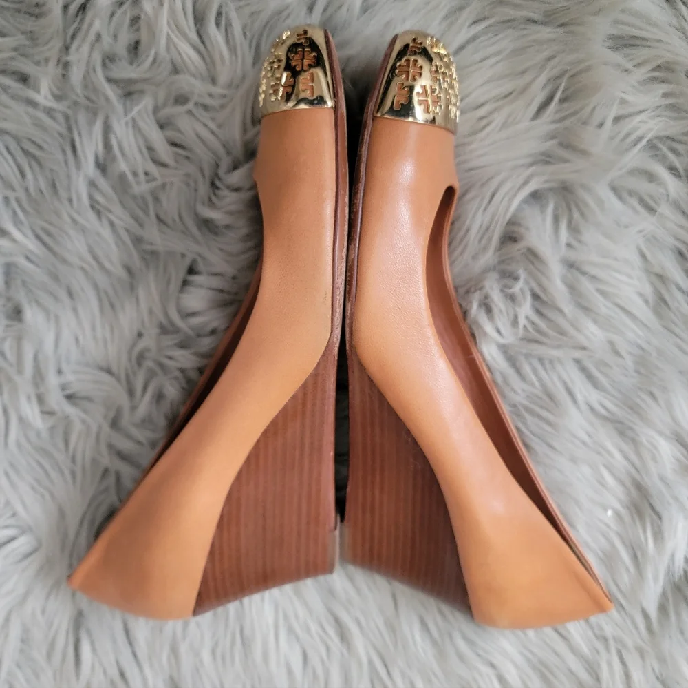 Tory Burch Tan and Gold Heels - Picture 6 of 8